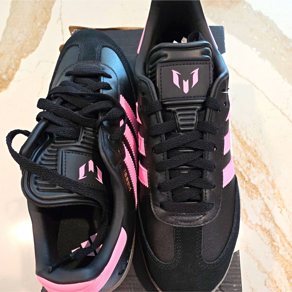adidas Samba Men's Low Top Lace-Up Leather Sneakers Black/Pink Rubber Sole